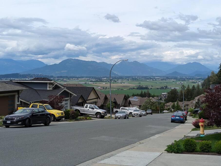Mountain Retreat With Views, Hot Tub, Games & Ac Βίλα Chilliwack Εξωτερικό φωτογραφία