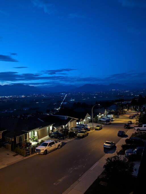 Mountain Retreat With Views, Hot Tub, Games & Ac Βίλα Chilliwack Εξωτερικό φωτογραφία