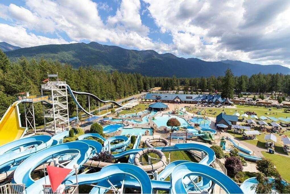 Mountain Retreat With Views, Hot Tub, Games & Ac Βίλα Chilliwack Εξωτερικό φωτογραφία