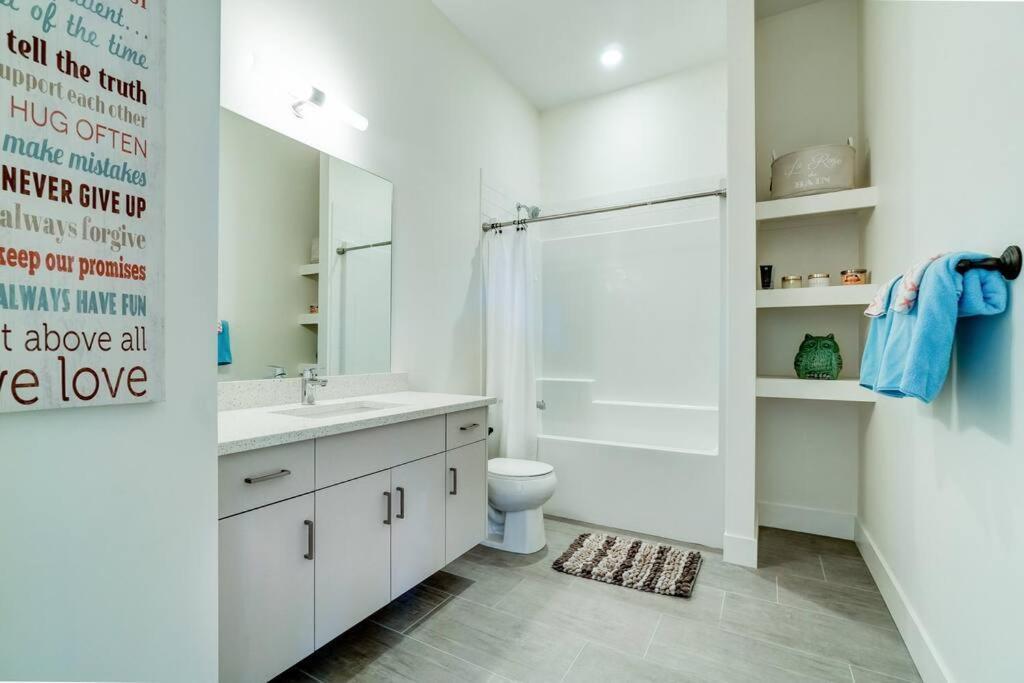 Mountain Retreat With Views, Hot Tub, Games & Ac Βίλα Chilliwack Εξωτερικό φωτογραφία