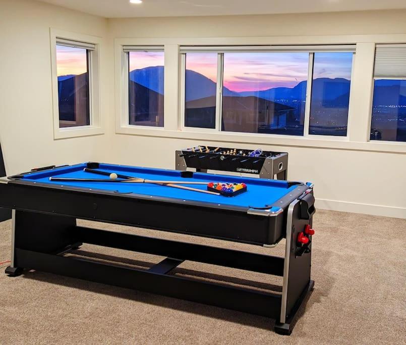 Mountain Retreat With Views, Hot Tub, Games & Ac Βίλα Chilliwack Εξωτερικό φωτογραφία