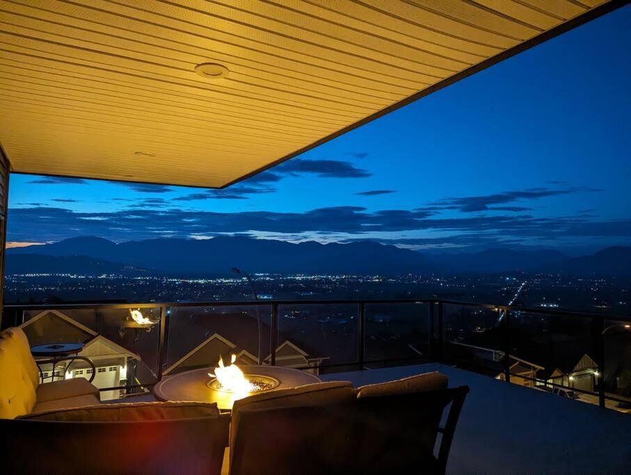 Mountain Retreat With Views, Hot Tub, Games & Ac Βίλα Chilliwack Εξωτερικό φωτογραφία