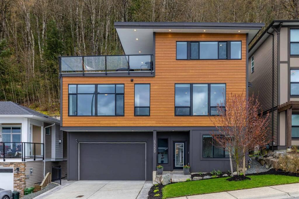 Mountain Retreat With Views, Hot Tub, Games & Ac Βίλα Chilliwack Εξωτερικό φωτογραφία
