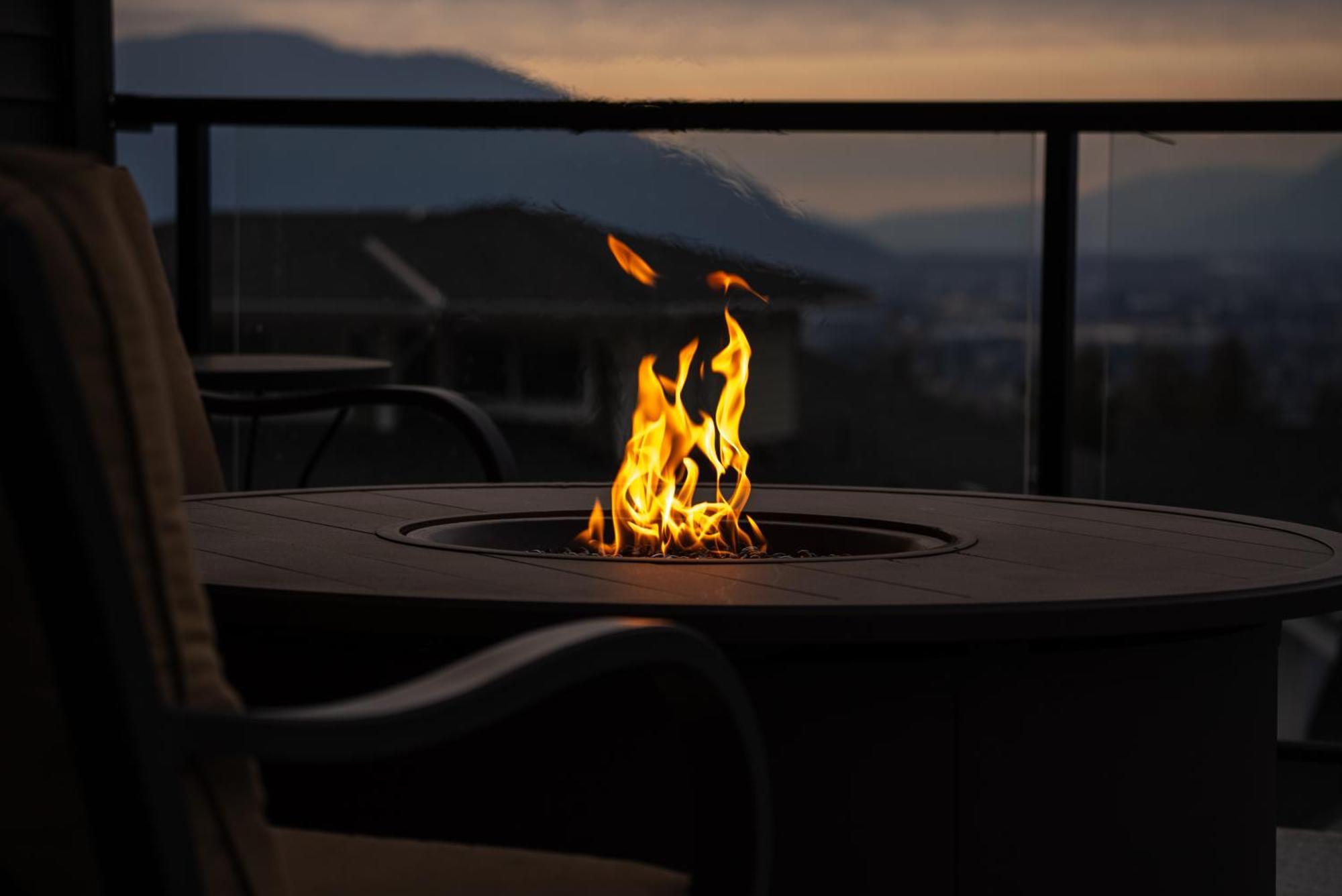 Mountain Retreat With Views, Hot Tub, Games & Ac Βίλα Chilliwack Εξωτερικό φωτογραφία