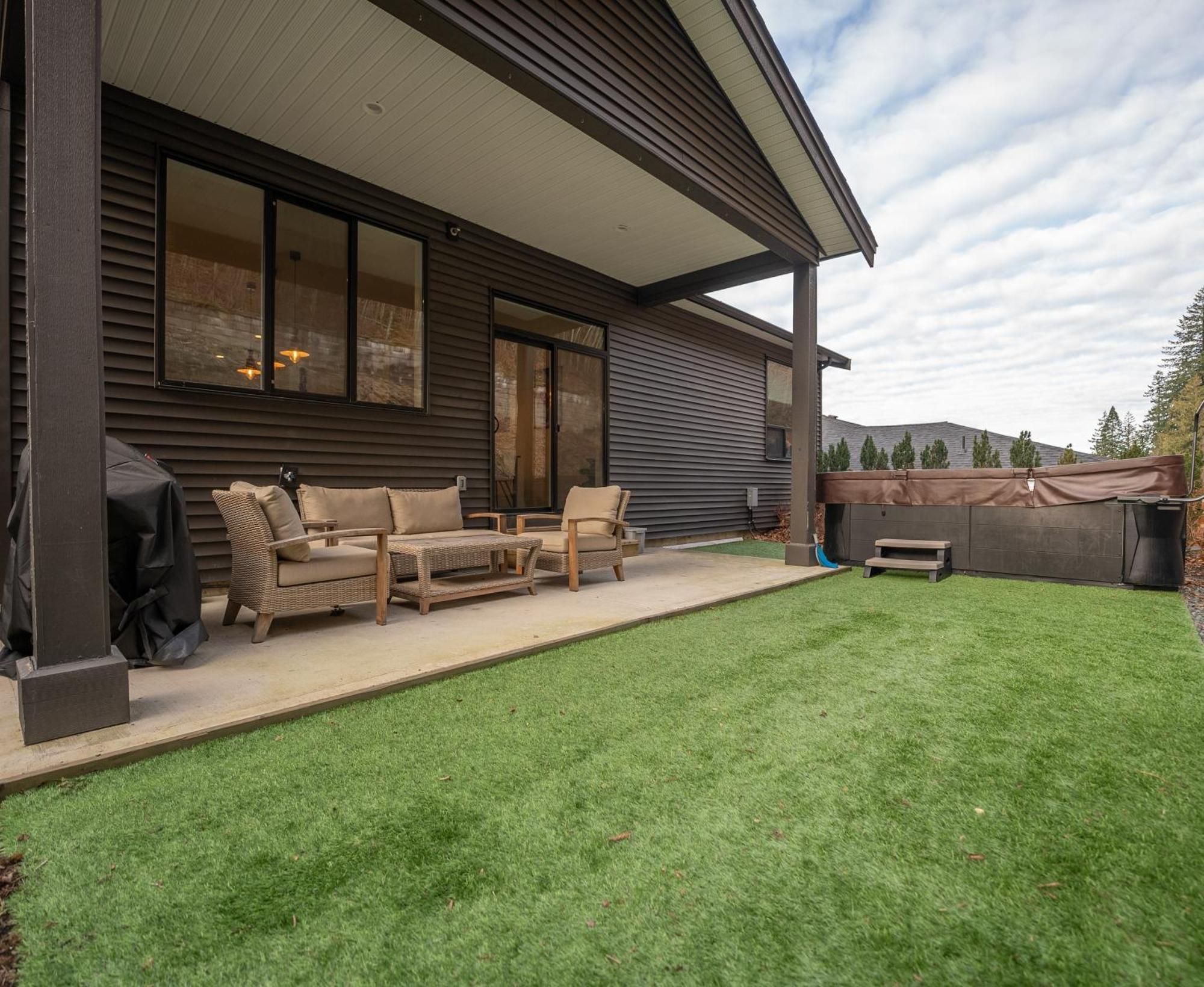 Mountain Retreat With Views, Hot Tub, Games & Ac Βίλα Chilliwack Εξωτερικό φωτογραφία